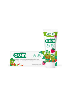 tube blanc vert avec une fraise dessus